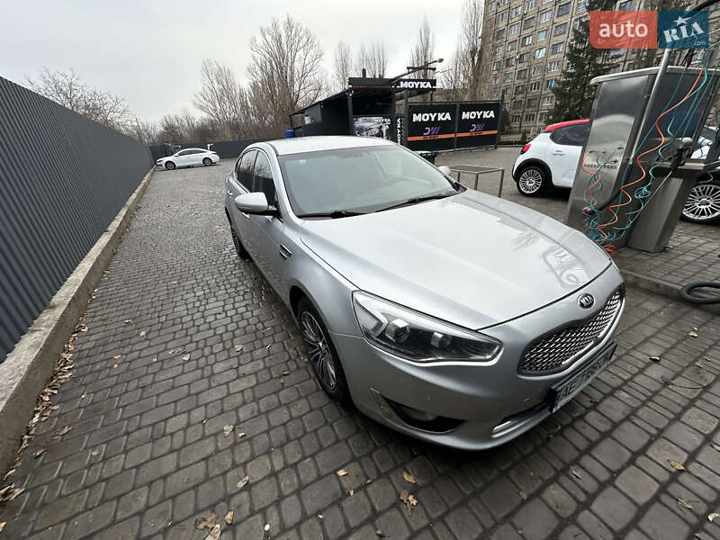 Седан Kia K7 2015 в Кривом Роге