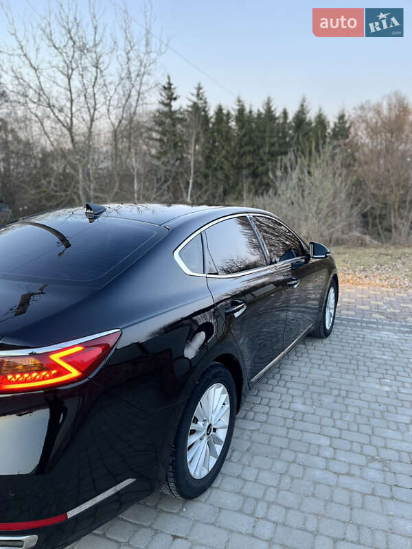 Седан Kia K7 2016 в Гусятині