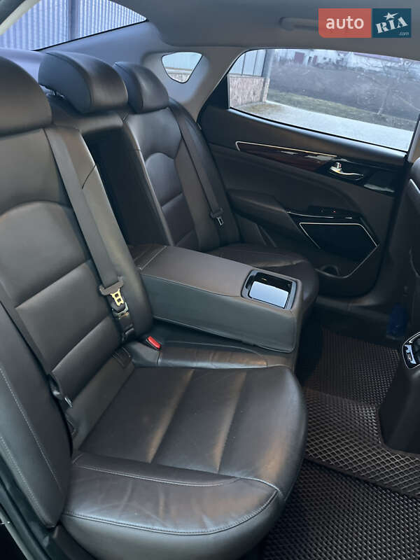 Седан Kia K7 2016 в Гусятині