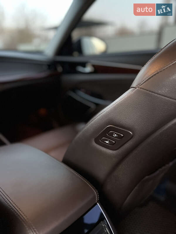 Седан Kia K7 2016 в Гусятині