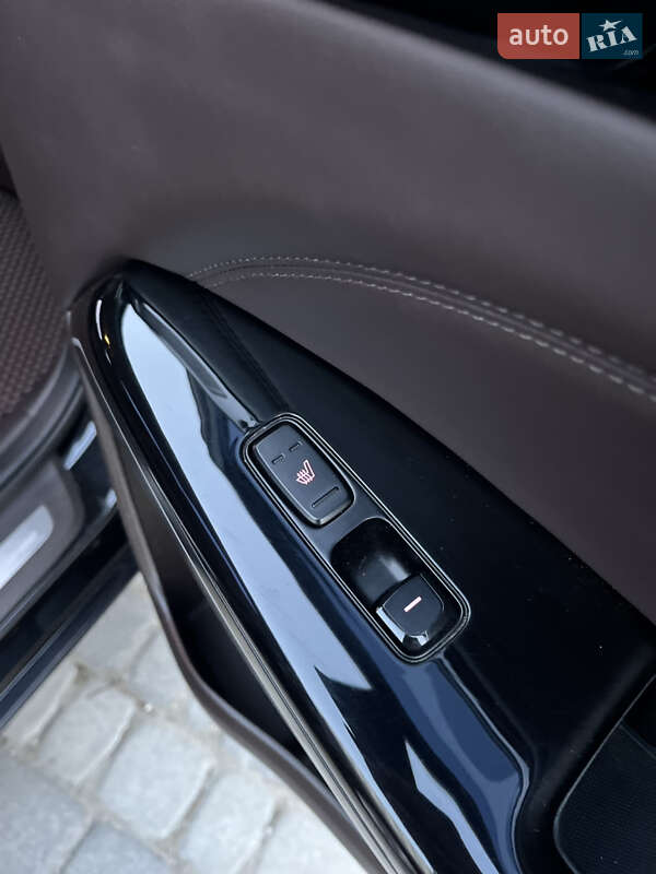 Седан Kia K7 2016 в Гусятині