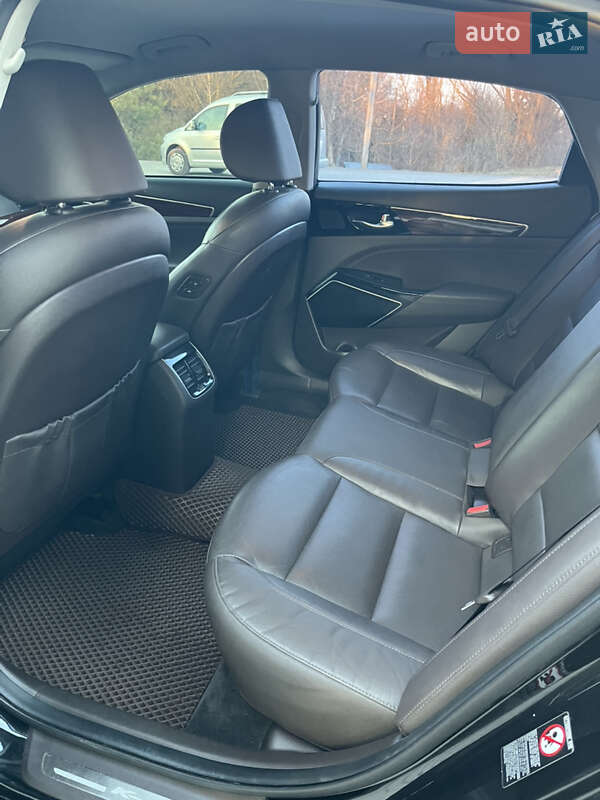 Седан Kia K7 2016 в Гусятині