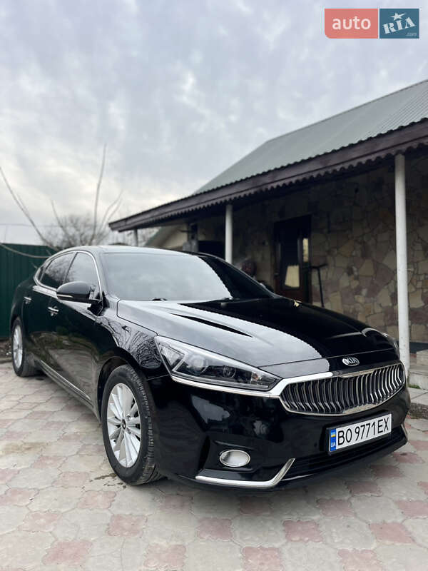 Седан Kia K7 2016 в Гусятині