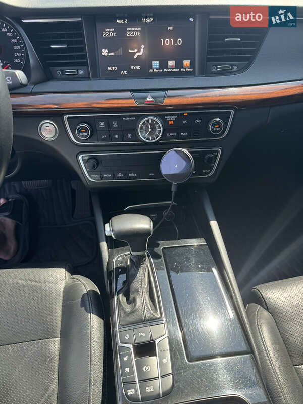 Седан Kia K7 2017 в Одессе