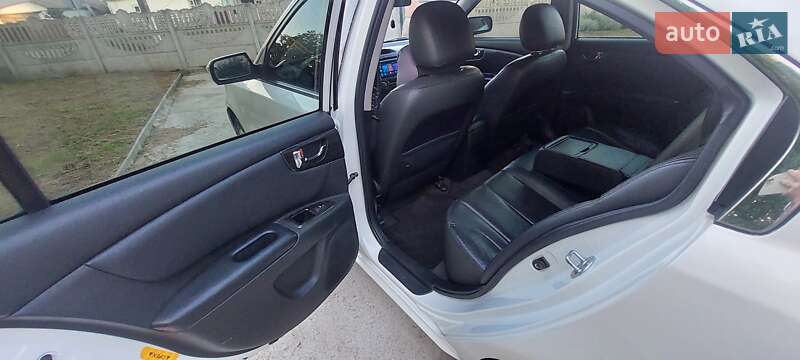 Седан Kia Lotze 2010 в Києві