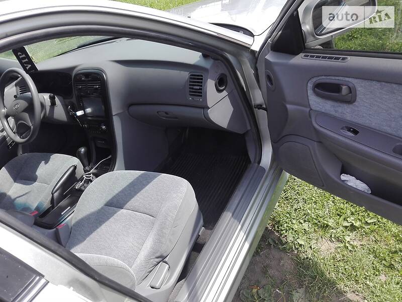 Седан Kia Magentis 2004 в Черновцах