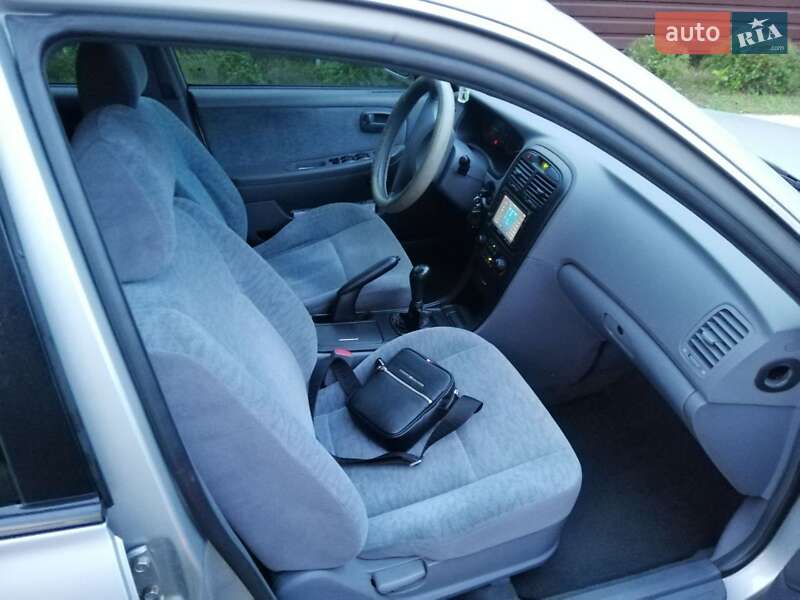 Седан Kia Magentis 2006 в Києві