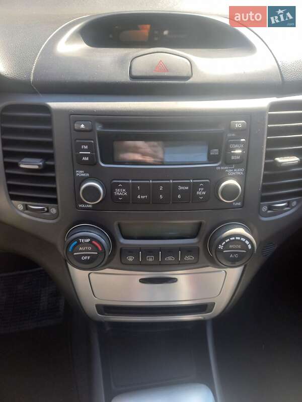 Седан Kia Magentis 2008 в Нетешине