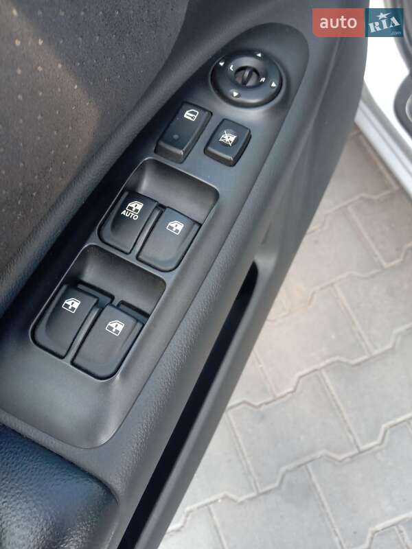 Седан Kia Magentis 2010 в Ізмаїлі