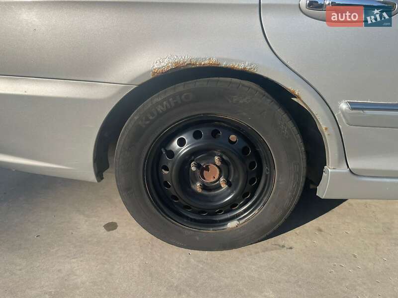 Седан Kia Magentis 2006 в Днепре