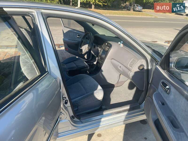 Седан Kia Magentis 2006 в Днепре