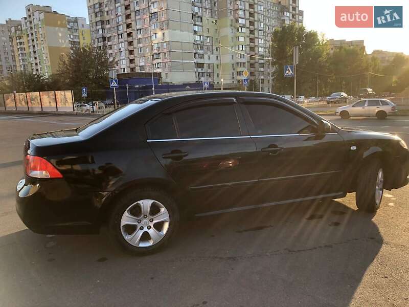 Седан Kia Magentis 2008 в Ужгороді