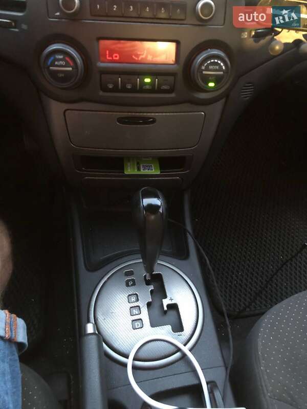 Седан Kia Magentis 2008 в Ужгороді