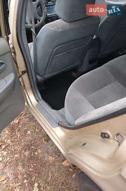 Седан Kia Magentis 2001 в 