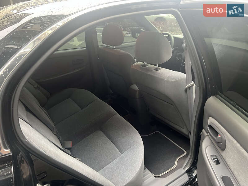 Седан Kia Magentis 2004 в Киеве