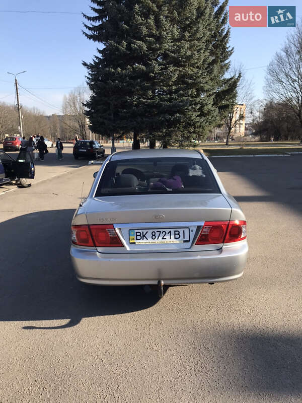 Седан Kia Magentis 2004 в Рівному