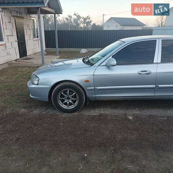 Седан Kia Magentis 2001 в Микуличах