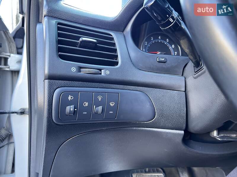 Седан Kia Magentis 2008 в Львові