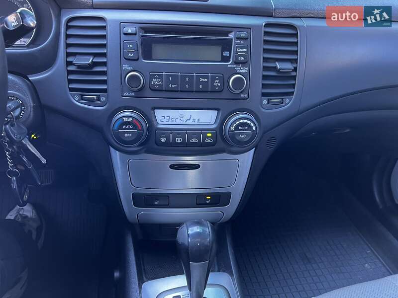 Седан Kia Magentis 2008 в Львові