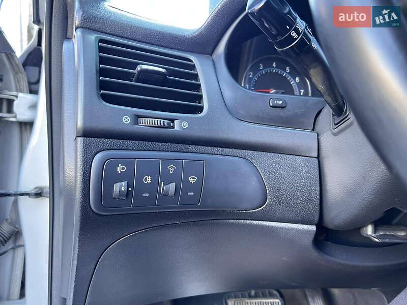 Седан Kia Magentis 2008 в Львові
