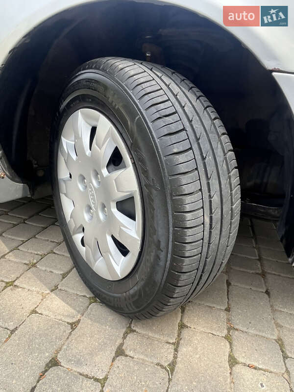 Седан Kia Magentis 2002 в Одессе