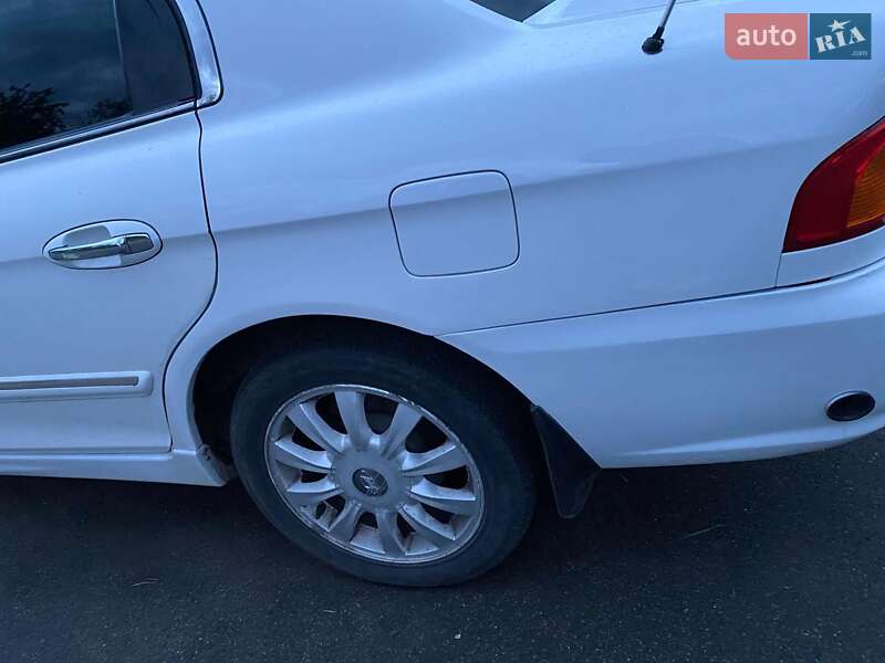 Седан Kia Magentis 2001 в Краматорську