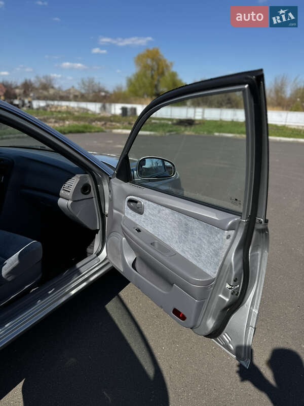 Седан Kia Magentis 2006 в Славянске