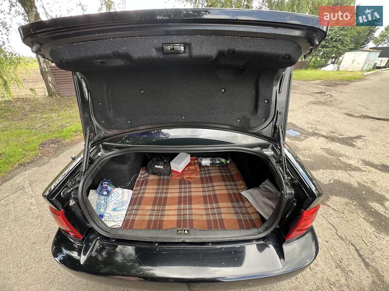 Седан Kia Magentis 2004 в Луцке