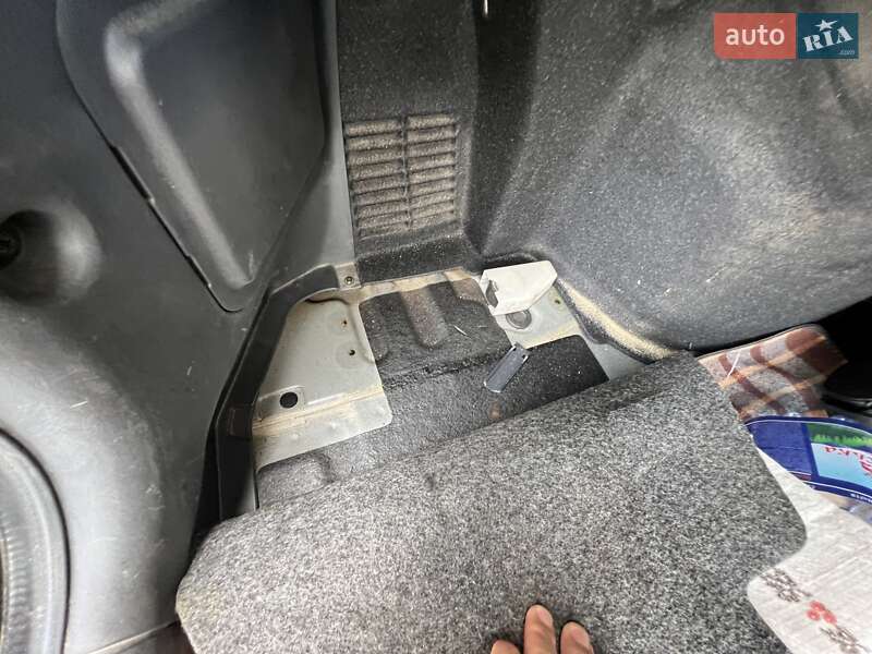 Седан Kia Magentis 2004 в Луцке