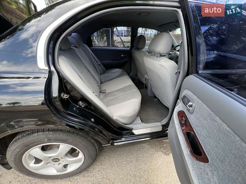 Седан Kia Magentis 2004 в Луцке