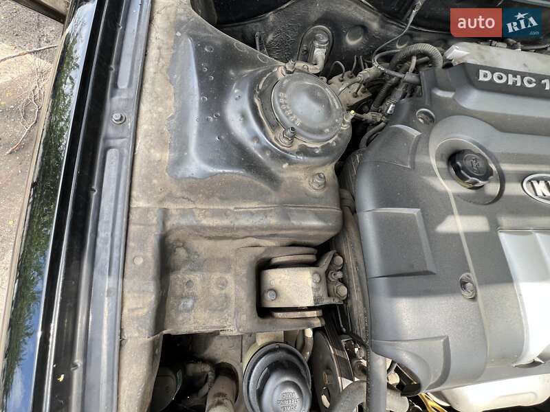 Седан Kia Magentis 2004 в Луцке