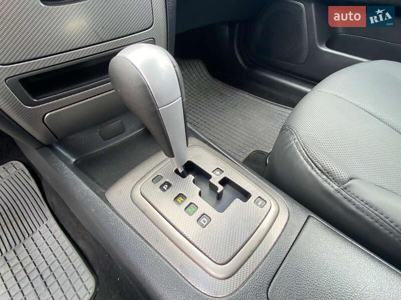 Седан Kia Magentis 2006 в Ровно