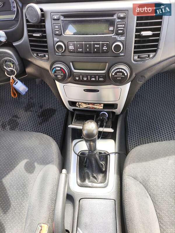 Седан Kia Magentis 2008 в Львові