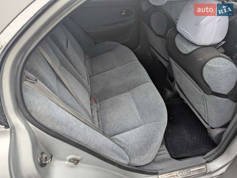 Седан Kia Magentis 2006 в Ровно