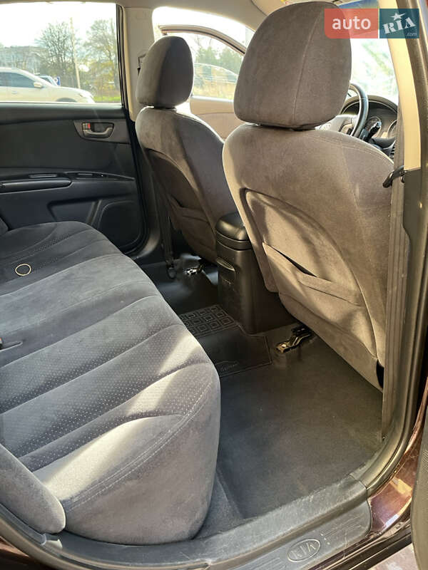 Седан Kia Magentis 2007 в Измаиле