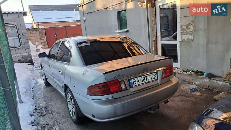 Седан Kia Magentis 2002 в Кропивницком