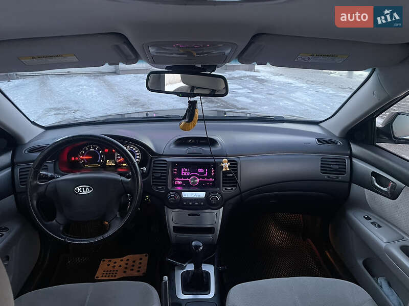 Седан Kia Magentis 2006 в Днепре