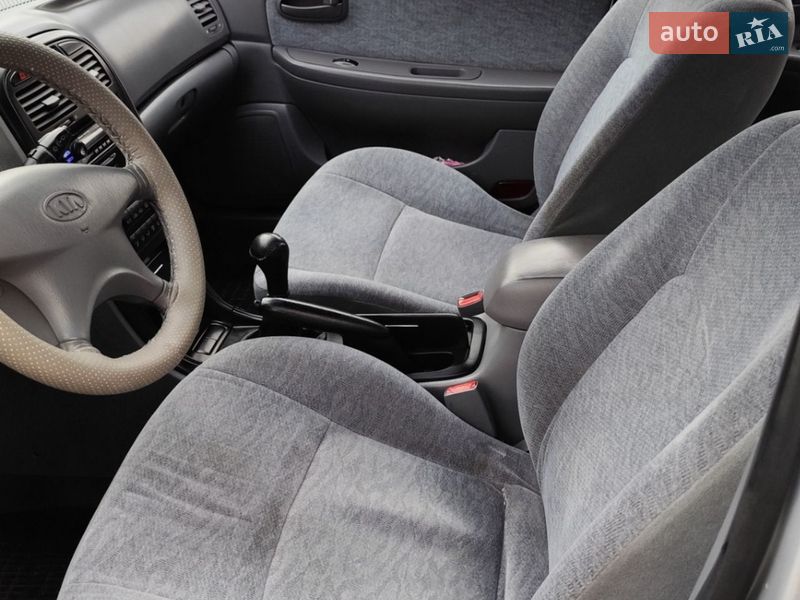 Седан Kia Magentis 2004 в Черноморске