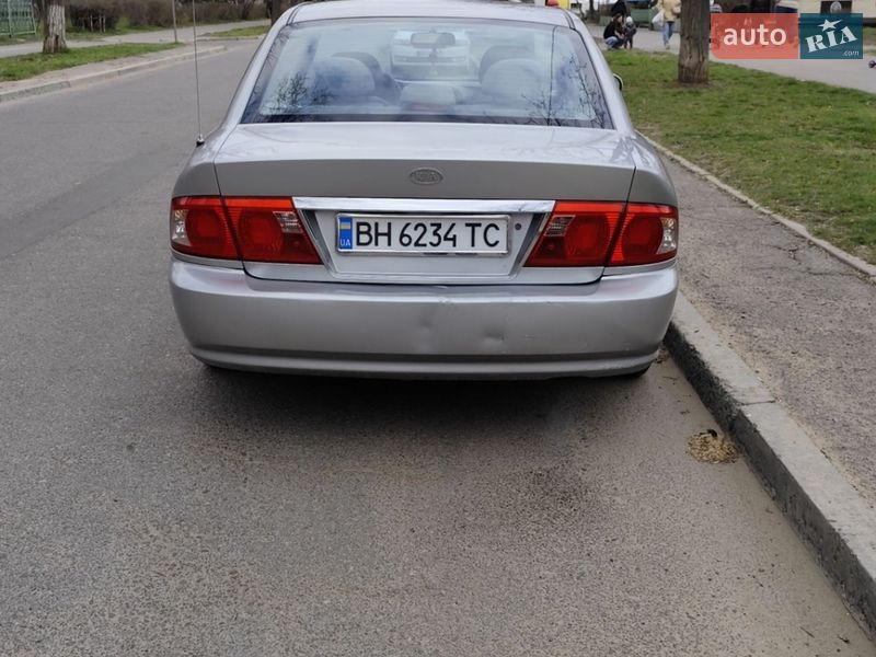 Седан Kia Magentis 2004 в Черноморске