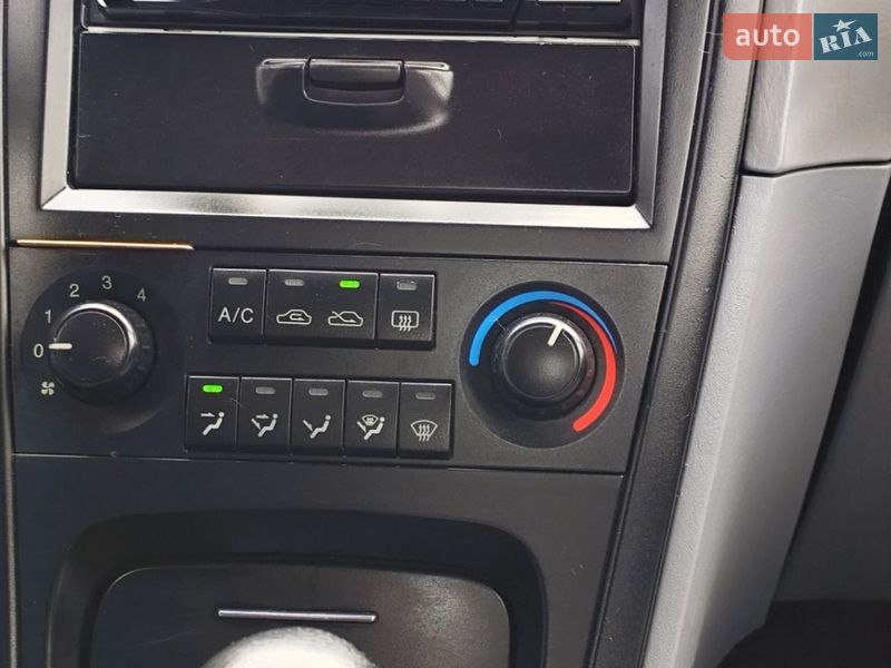 Седан Kia Magentis 2004 в Черноморске