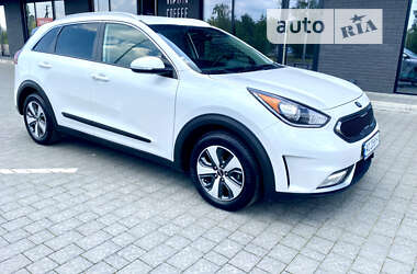 Позашляховик / Кросовер Kia Niro 2016 в 