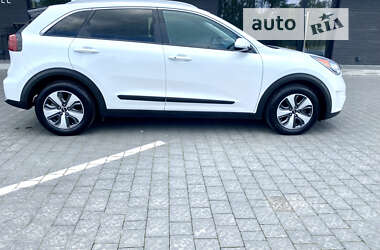 Позашляховик / Кросовер Kia Niro 2016 в 