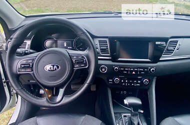 Позашляховик / Кросовер Kia Niro 2016 в 