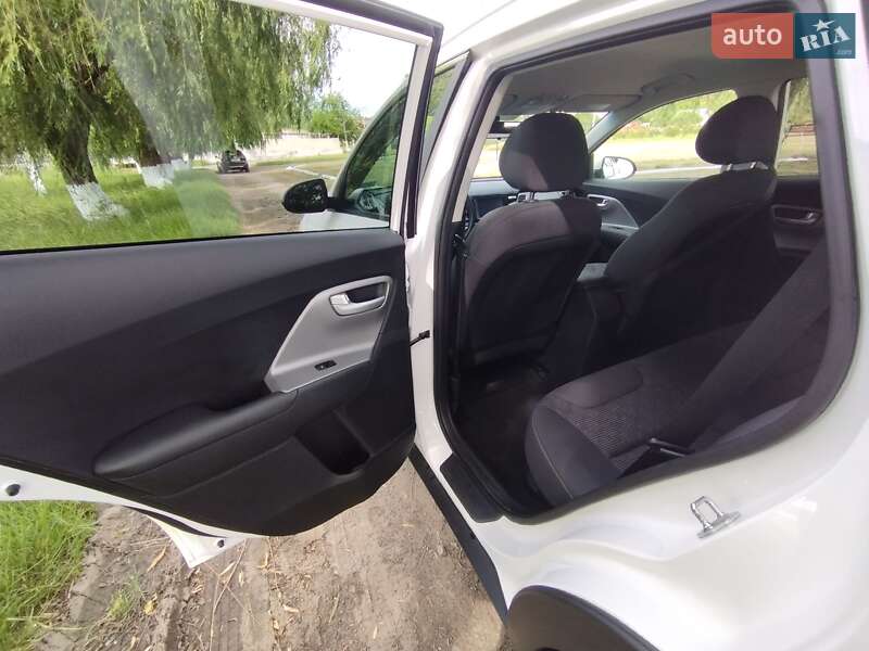 Позашляховик / Кросовер Kia Niro 2017 в Овідіополі фото 9 Позашляховик / Кросовер Kia Niro 2017 в Овідіополі