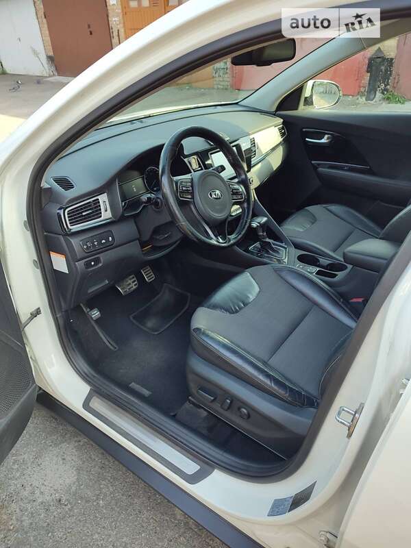 Внедорожник / Кроссовер Kia Niro 2016 в Киеве