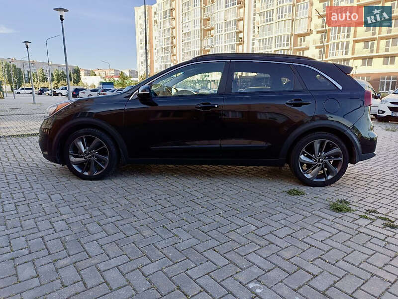 Внедорожник / Кроссовер Kia Niro 2017 в Николаеве