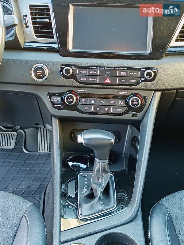 Внедорожник / Кроссовер Kia Niro 2017 в Николаеве