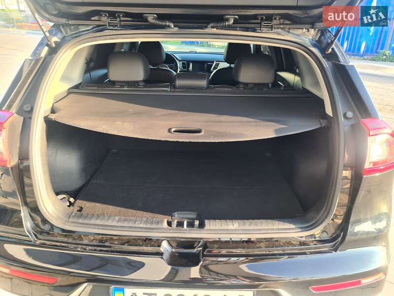 Позашляховик / Кросовер Kia Niro 2017 в Івано-Франківську