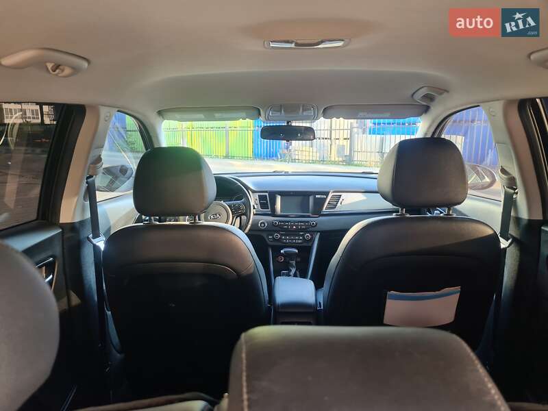 Позашляховик / Кросовер Kia Niro 2017 в Івано-Франківську