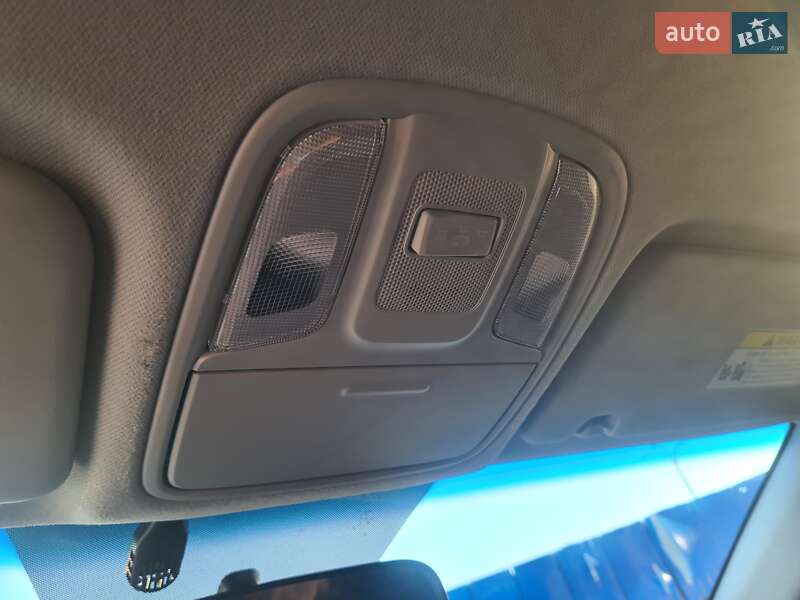 Позашляховик / Кросовер Kia Niro 2017 в Івано-Франківську